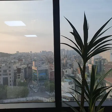 C Elevator Apartment